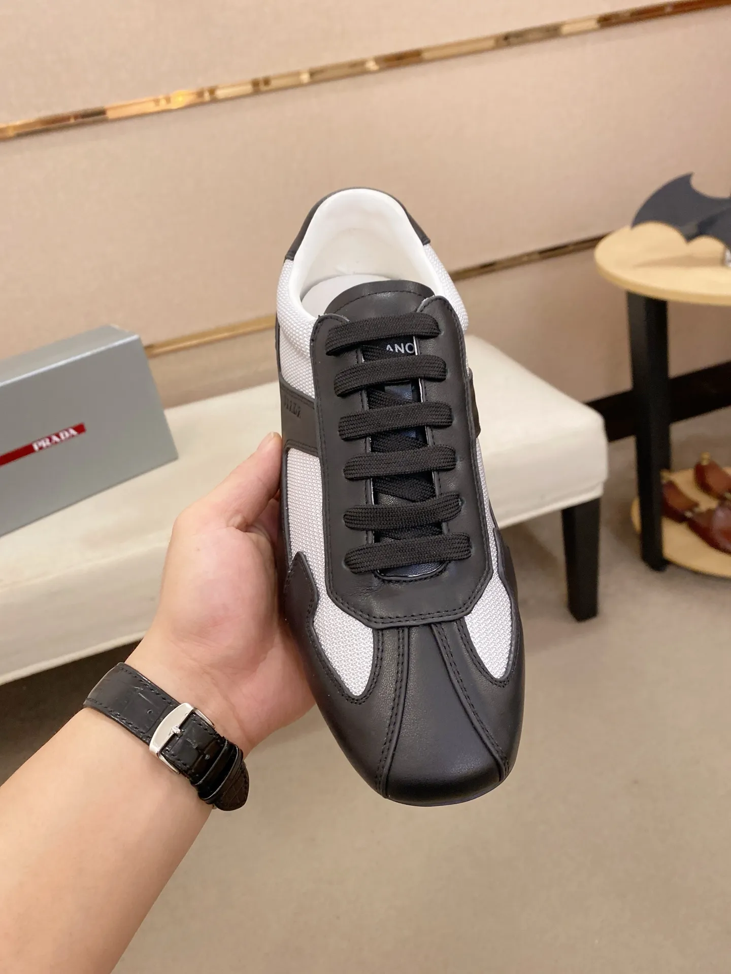 Men's shoes 💰 480💰 ✔️✔️✔️Top high version High-quality new PRADA (Prada) counters are launched at the same time. The new men's shoes and 😘fabrics are purely handmade in Niujing. Lining: Full cowhide lining. 👍🏿High-end☄️Open-molded non-slip rubber outsole, exquisite lines, simple and elegant, comfortable and high-end for leisure travel. Code number: 38-44. Can be customized45